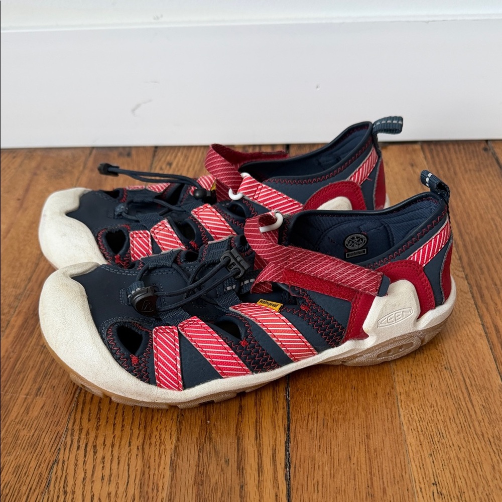 Keen big Kids Red and Nay blue size 4